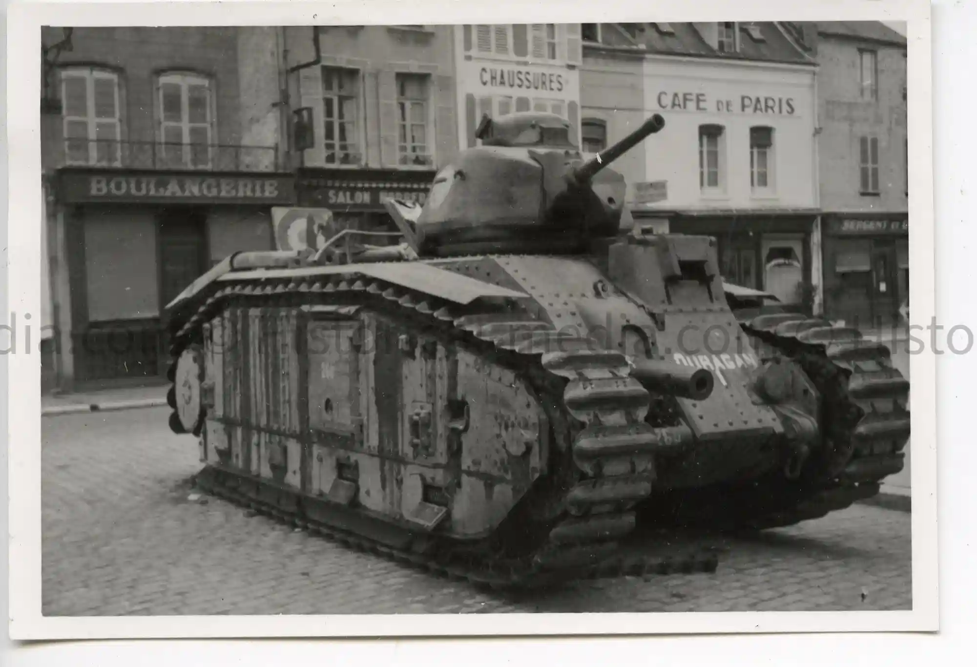 GERMAN WWII PHOTO - FRENCH B-1 TANK ON FRENCH TOWN SQUARE - NICE! GERMAN WWII PHOTO - FRENCH B-1 TANK ON FRENCH TOWN SQUARE - NICE!