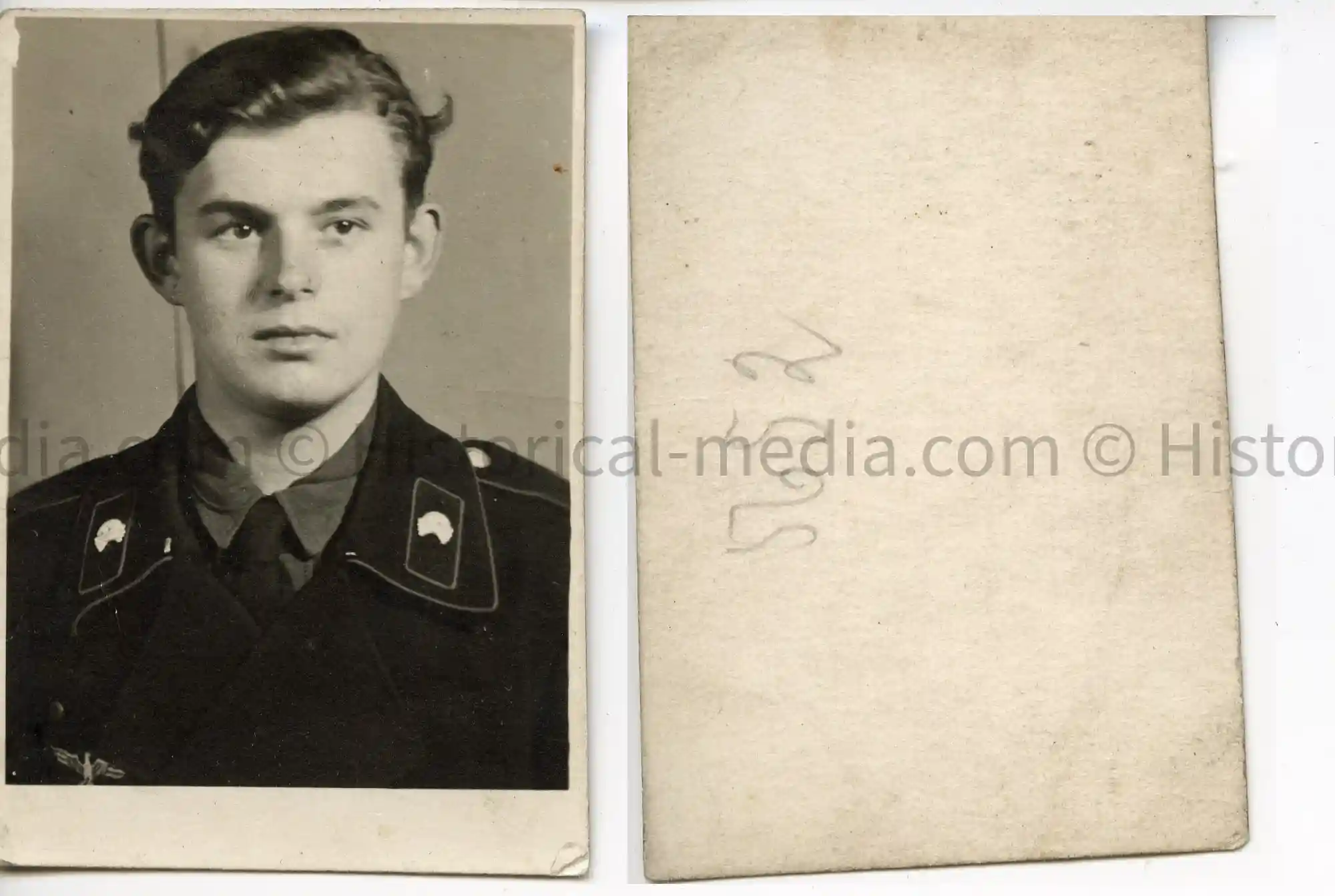 PANZER SOLDIER STUDIO PORTRAIT PHOTO - PASS-SIZE