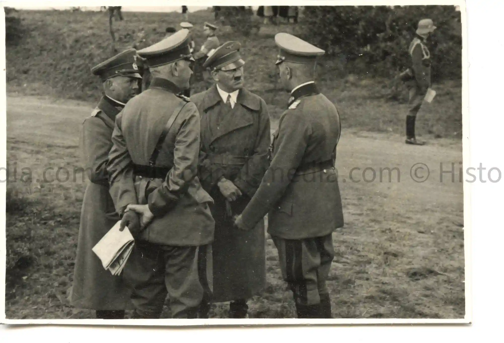 ORIGINAL PRIVATE PHOTO ADOLF HITLER CONFERRING WITH GENERALS 1935 ORIGINAL PRIVATE PHOTO ADOLF HITLER CONFERRING WITH GENERALS 1935