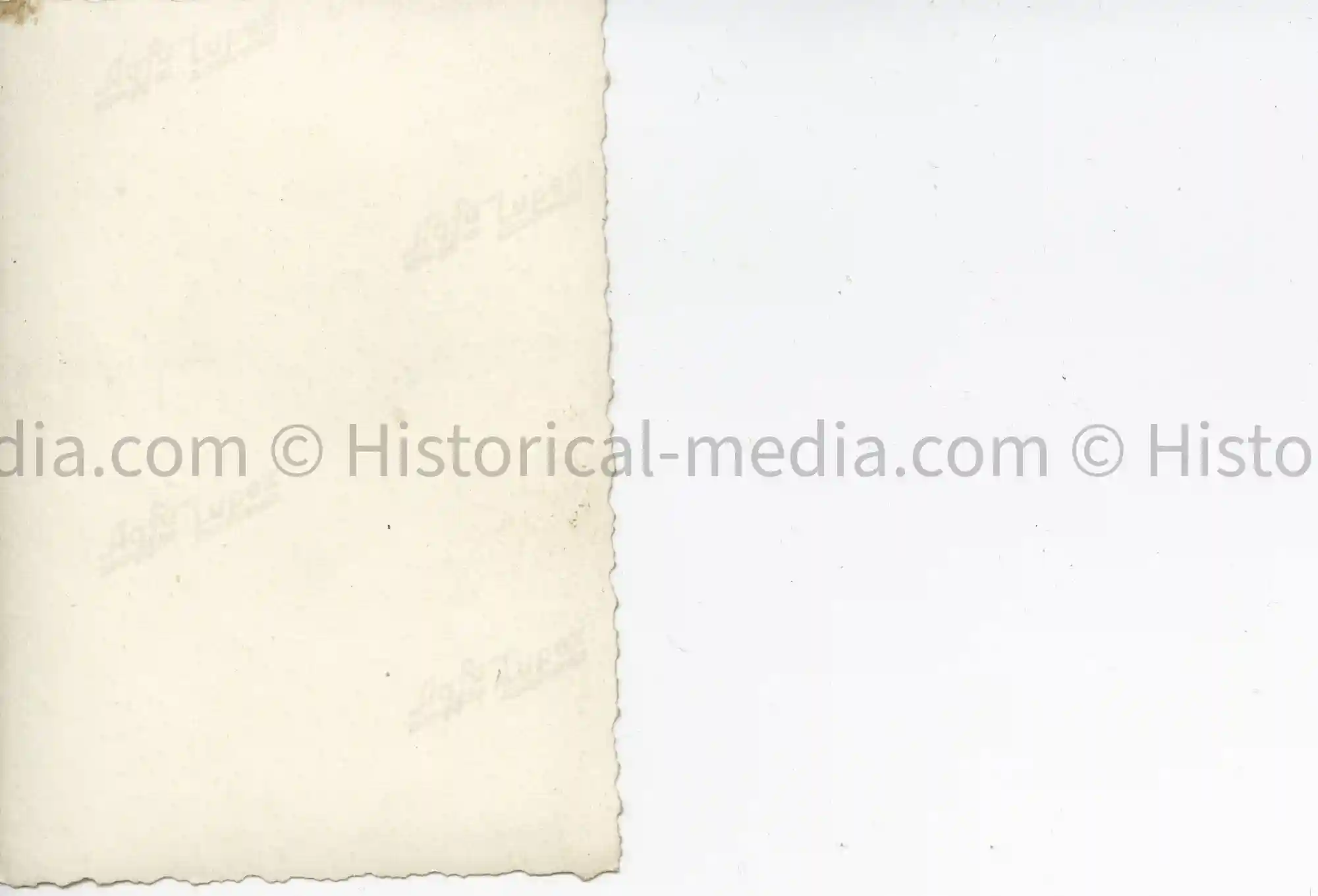 WWII GERMAN PHOTO SOLDIER W/ MP-40 WWII GERMAN PHOTO SOLDIER W/ MP-40