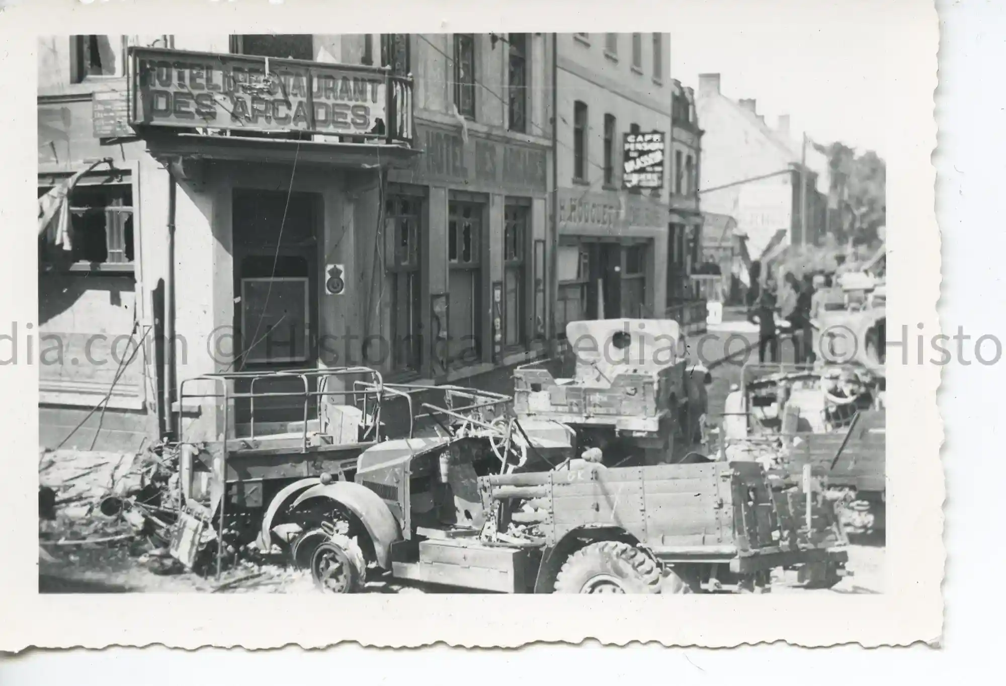 GERMAN WWII PHOTO OF ABANDONED VEHICLES AT DUNKIRK - ORIGINAL PHOTO!