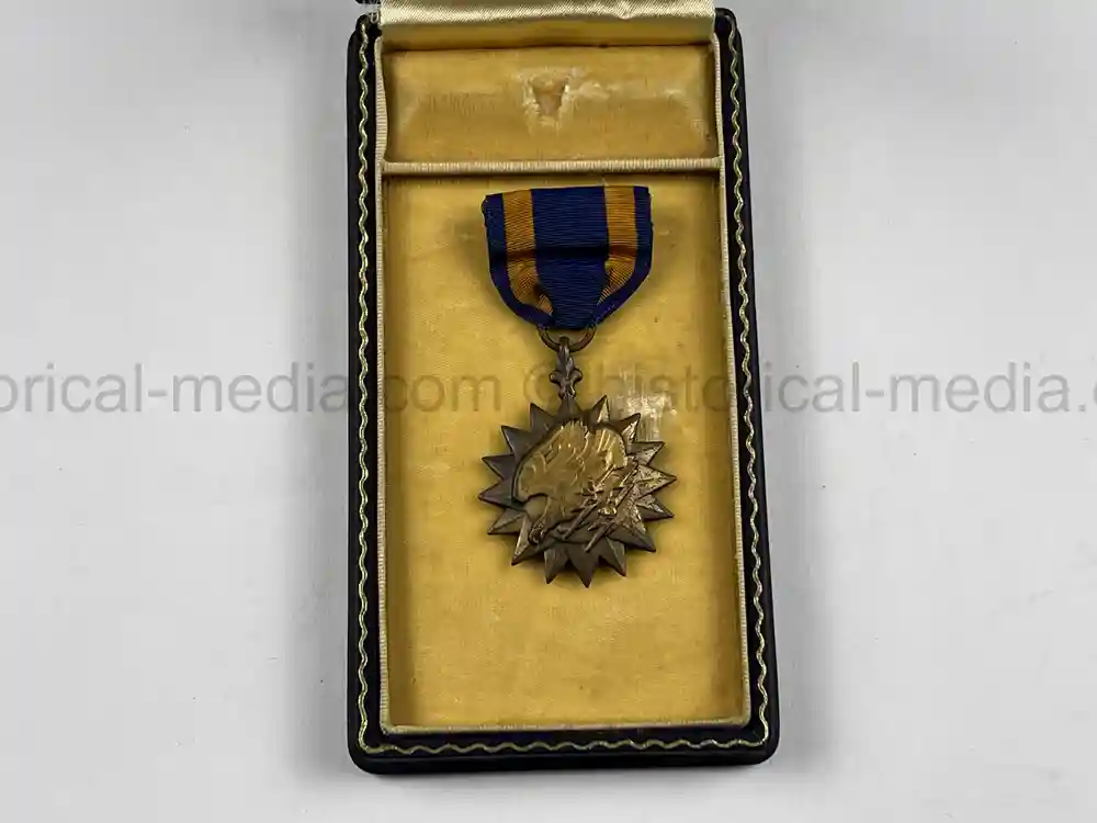 US WWII OFFICIALLY ENGRAVED AIR MEDAL