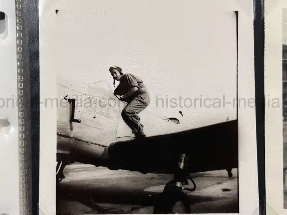 WWII USAAF B-26 PILOT MEDAL, PHOTO & DOCUMENT GROUPING - 386th BOMB GROUP - POW