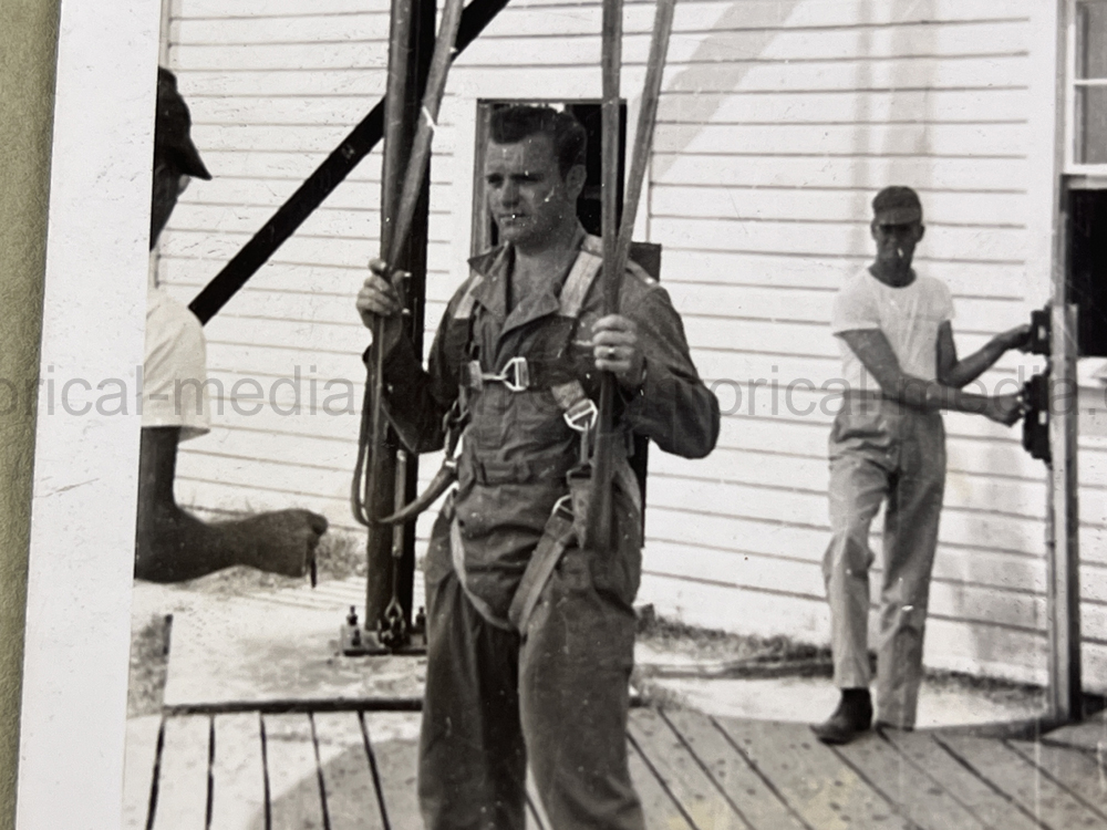 PHOTO ALBUM ESTATE OF LT. COL ADAM KOMOSA - COMMANDER CO. D, 504TH PIR, 82ND AIRBORNE