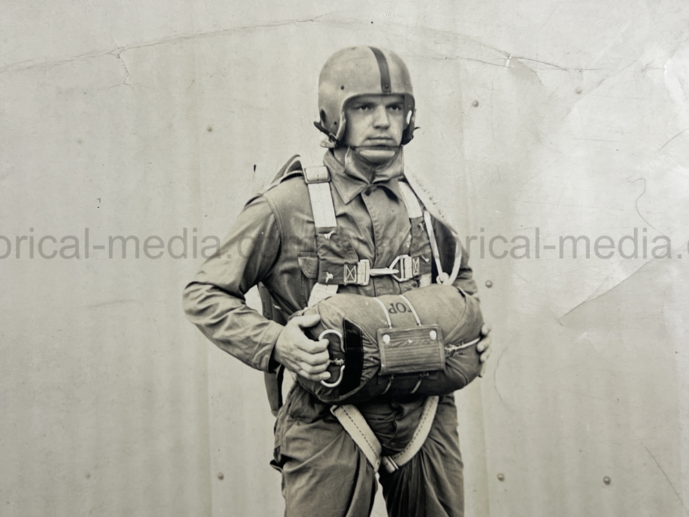 PHOTO ALBUM ESTATE OF LT. COL ADAM KOMOSA - COMMANDER CO. D, 504TH PIR, 82ND AIRBORNE