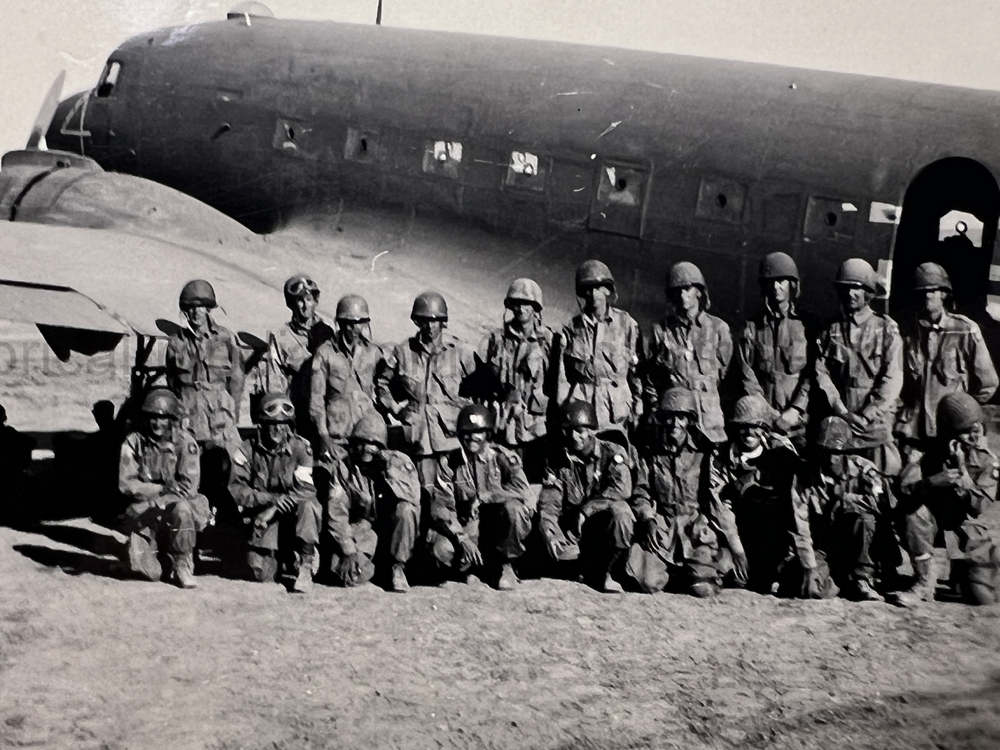 PHOTO ALBUM ESTATE OF LT. COL ADAM KOMOSA - COMMANDER CO. D, 504TH PIR, 82ND AIRBORNE