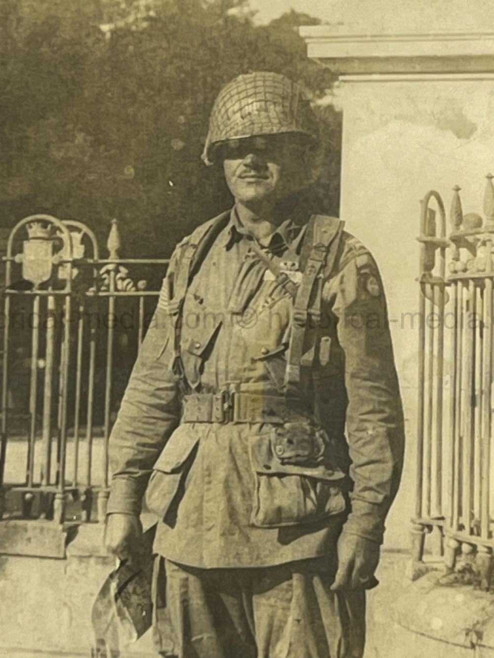 PHOTO ALBUM ESTATE OF LT. COL ADAM KOMOSA - COMMANDER CO. D, 504TH PIR, 82ND AIRBORNE