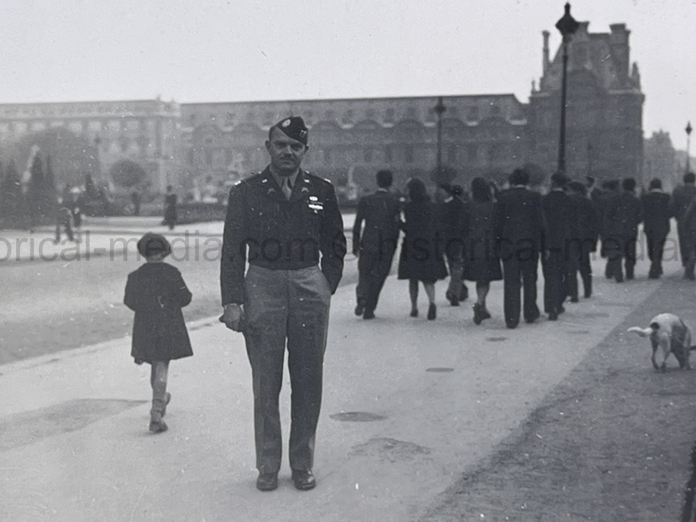 PHOTO ALBUM ESTATE OF LT. COL ADAM KOMOSA - COMMANDER CO. D, 504TH PIR, 82ND AIRBORNE