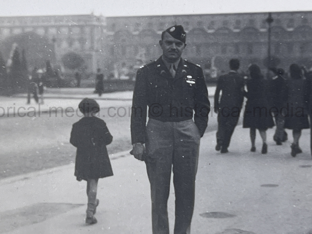 PHOTO ALBUM ESTATE OF LT. COL ADAM KOMOSA - COMMANDER CO. D, 504TH PIR, 82ND AIRBORNE