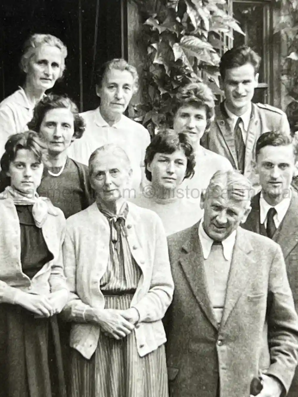 WAFFEN SS GENERAL PHOTO GROUPING - SS-OBERGRUPPENFÜHRER ARTUR PHLEPS WAFFEN SS GENERAL PHOTO GROUPING - SS-OBERGRUPPENFÜHRER ARTUR PHLEPS