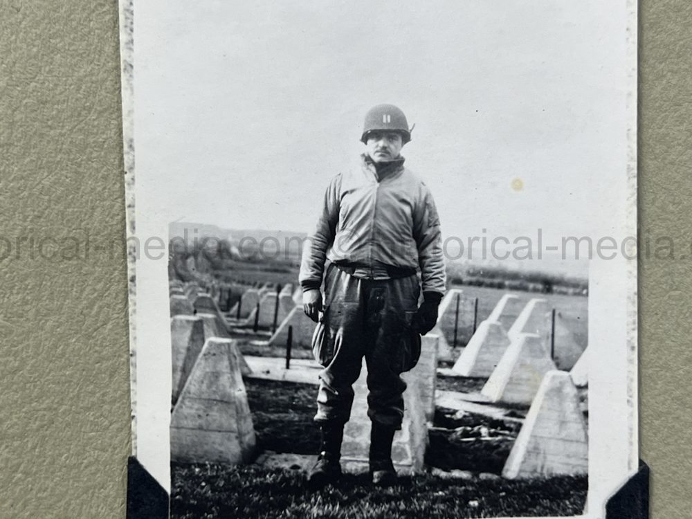 PHOTO ALBUM ESTATE OF LT. COL ADAM KOMOSA - COMMANDER CO. D, 504TH PIR, 82ND AIRBORNE