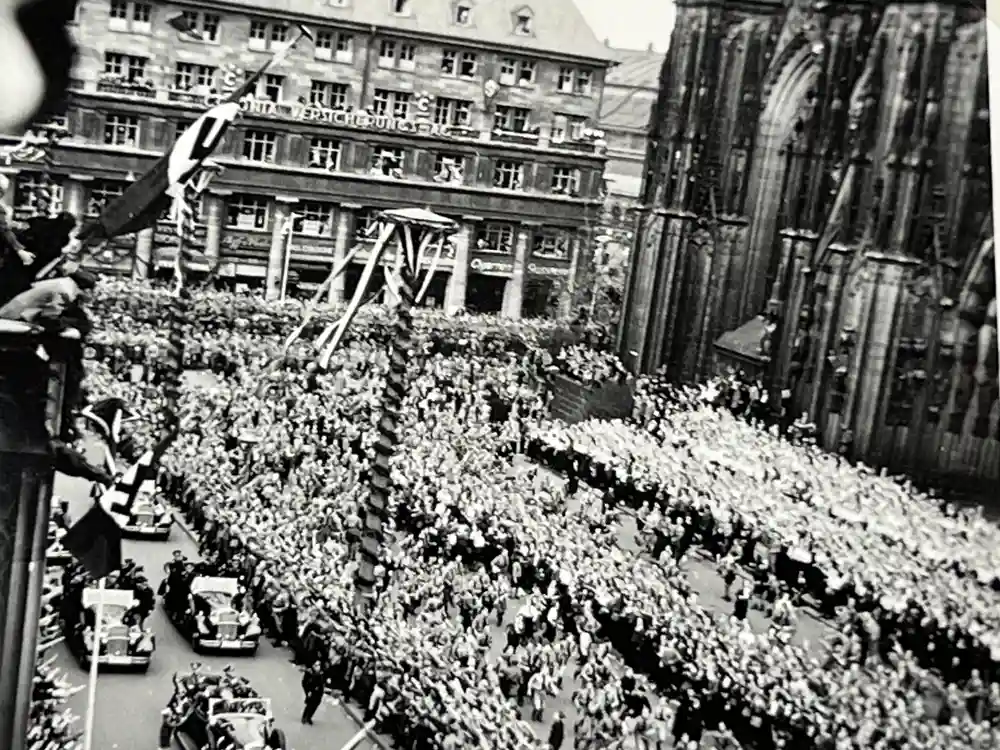 WAFFEN SS GENERAL PHOTO GROUPING - SS-OBERGRUPPENFÜHRER ARTUR PHLEPS WAFFEN SS GENERAL PHOTO GROUPING - SS-OBERGRUPPENFÜHRER ARTUR PHLEPS