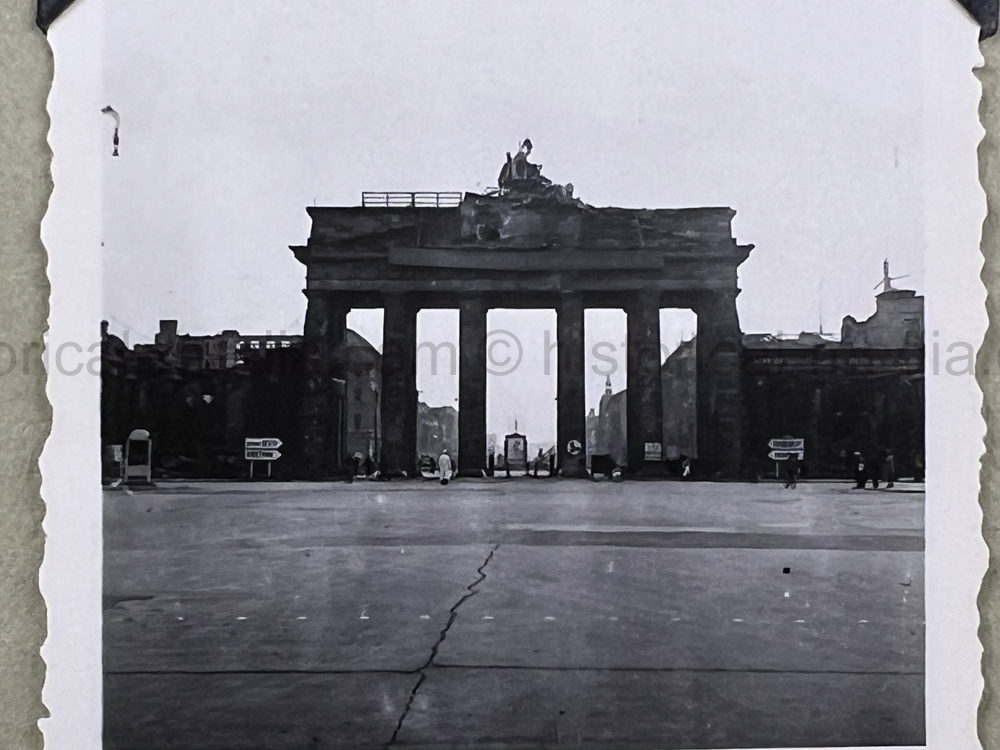 PHOTO ALBUM ESTATE OF LT. COL ADAM KOMOSA - COMMANDER CO. D, 504TH PIR, 82ND AIRBORNE