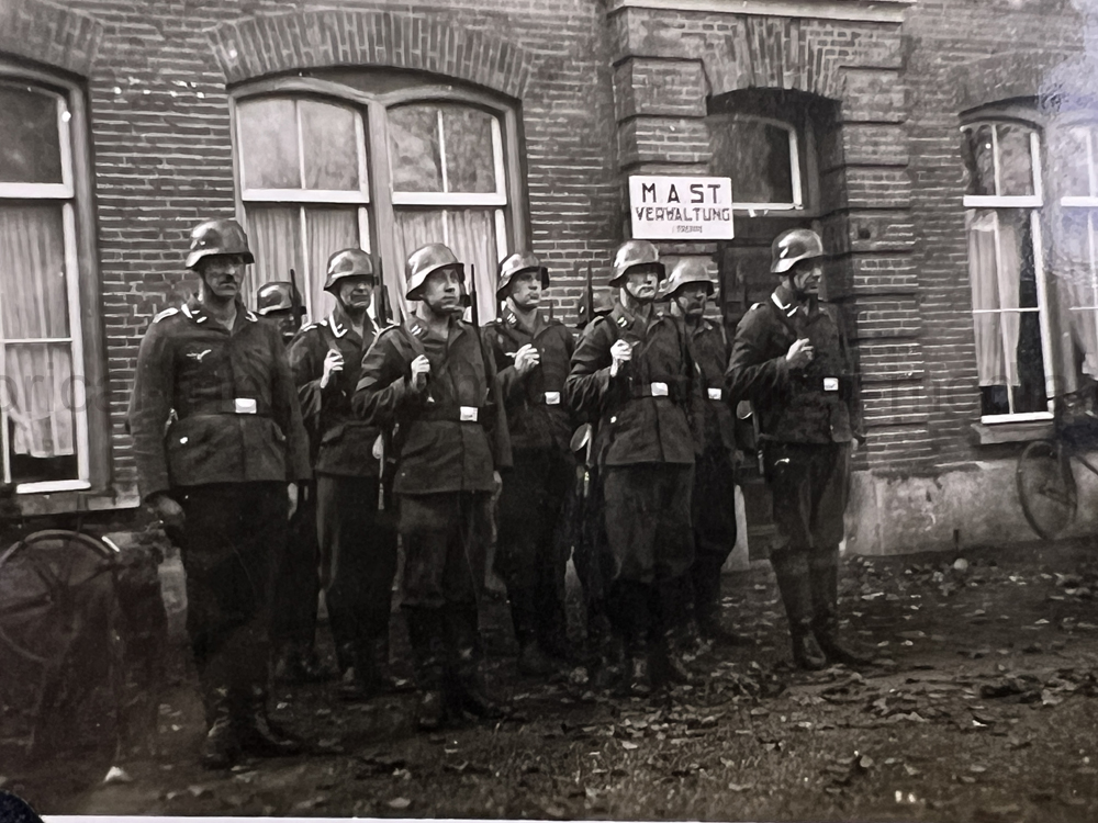 PHOTO ALBUM ESTATE OF LT. COL ADAM KOMOSA - COMMANDER CO. D, 504TH PIR, 82ND AIRBORNE