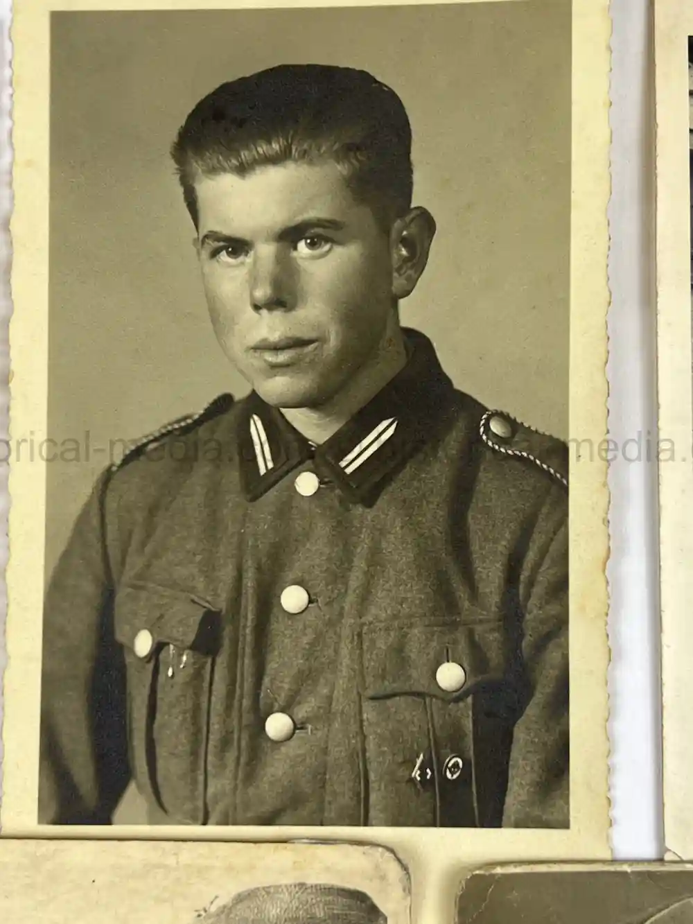 SOLDBUCH & AWARD DOCUMENT GROUPING - PANZER ABTEILUNG 201, PANZER REGIMENT 33 & 39