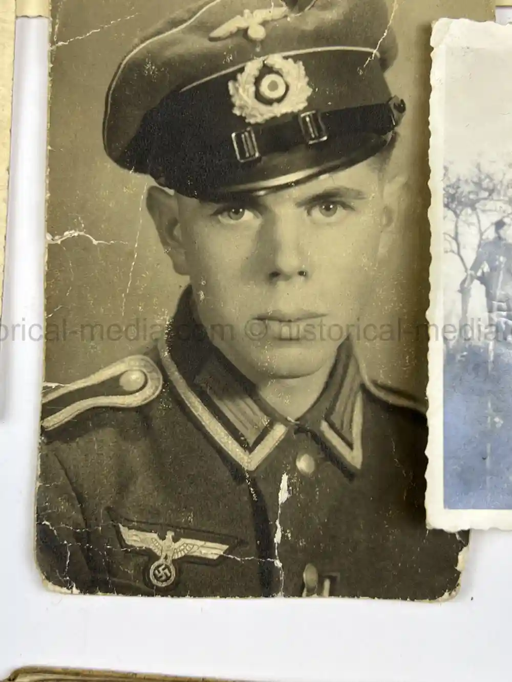 SOLDBUCH & AWARD DOCUMENT GROUPING - PANZER ABTEILUNG 201, PANZER REGIMENT 33 & 39