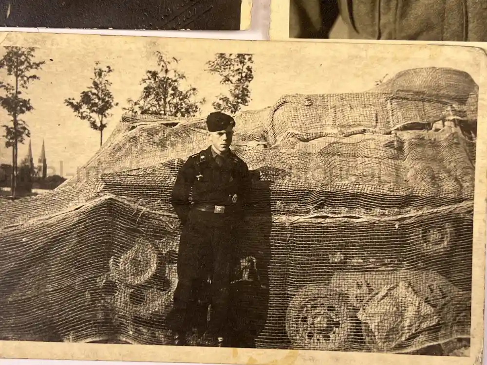 SOLDBUCH & AWARD DOCUMENT GROUPING - PANZER ABTEILUNG 201, PANZER REGIMENT 33 & 39