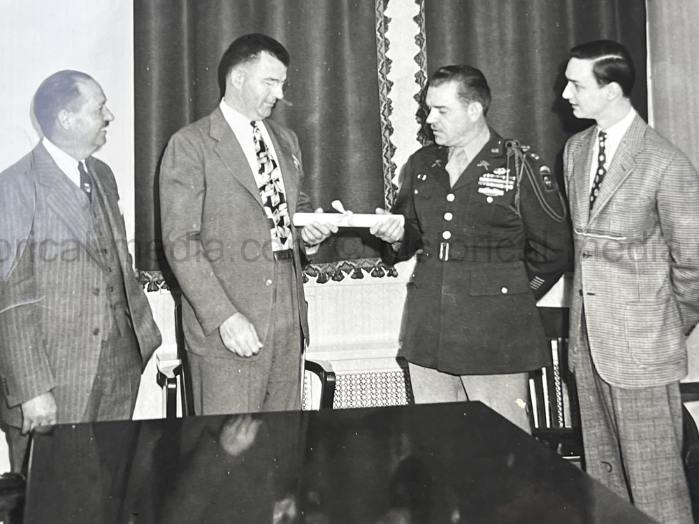 PHOTO ALBUM ESTATE OF LT. COL ADAM KOMOSA - COMMANDER CO. D, 504TH PIR, 82ND AIRBORNE