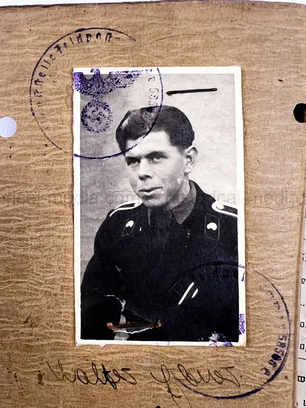 SOLDBUCH & AWARD DOCUMENT GROUPING - PANZER ABTEILUNG 201, PANZER REGIMENT 33 & 39