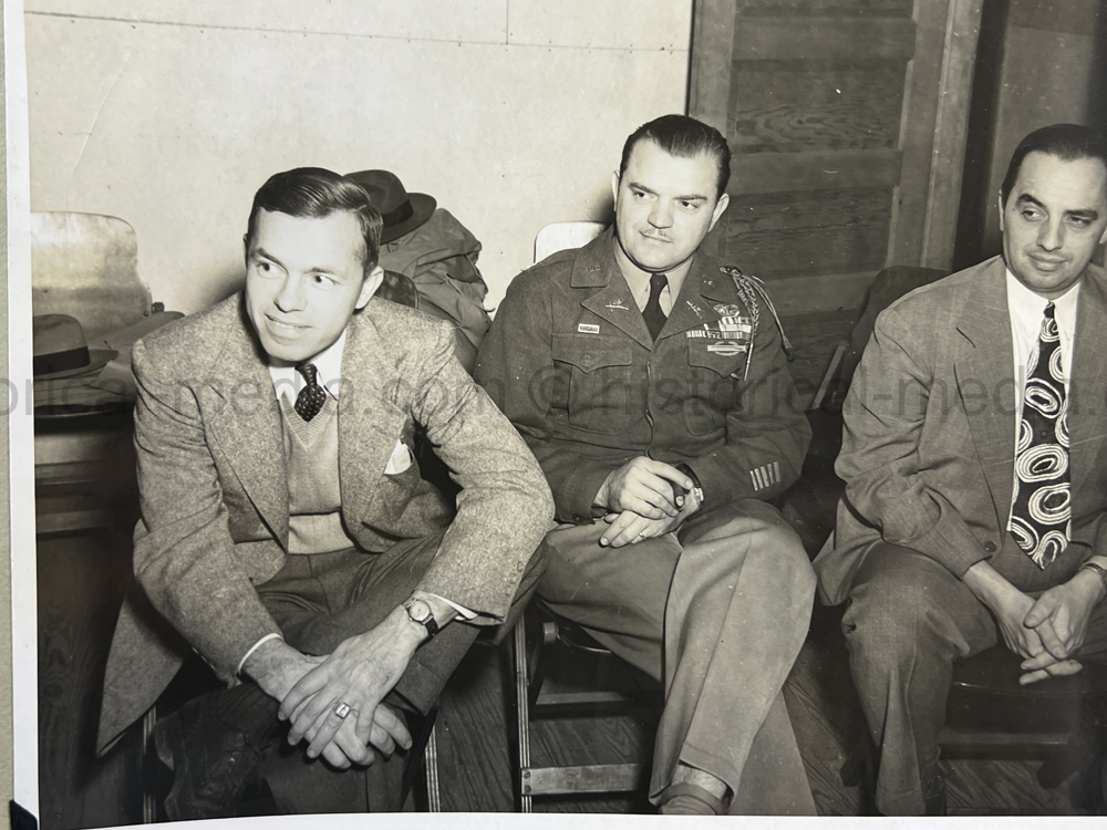 PHOTO ALBUM ESTATE OF LT. COL ADAM KOMOSA - COMMANDER CO. D, 504TH PIR, 82ND AIRBORNE