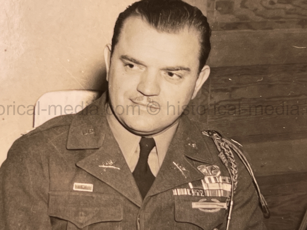 PHOTO ALBUM ESTATE OF LT. COL ADAM KOMOSA - COMMANDER CO. D, 504TH PIR, 82ND AIRBORNE