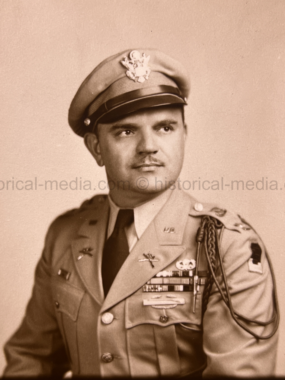 PHOTO ALBUM ESTATE OF LT. COL ADAM KOMOSA - COMMANDER CO. D, 504TH PIR, 82ND AIRBORNE