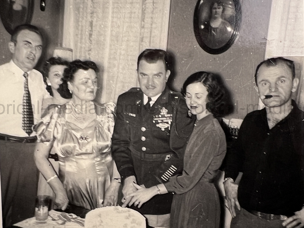 PHOTO ALBUM ESTATE OF LT. COL ADAM KOMOSA - COMMANDER CO. D, 504TH PIR, 82ND AIRBORNE