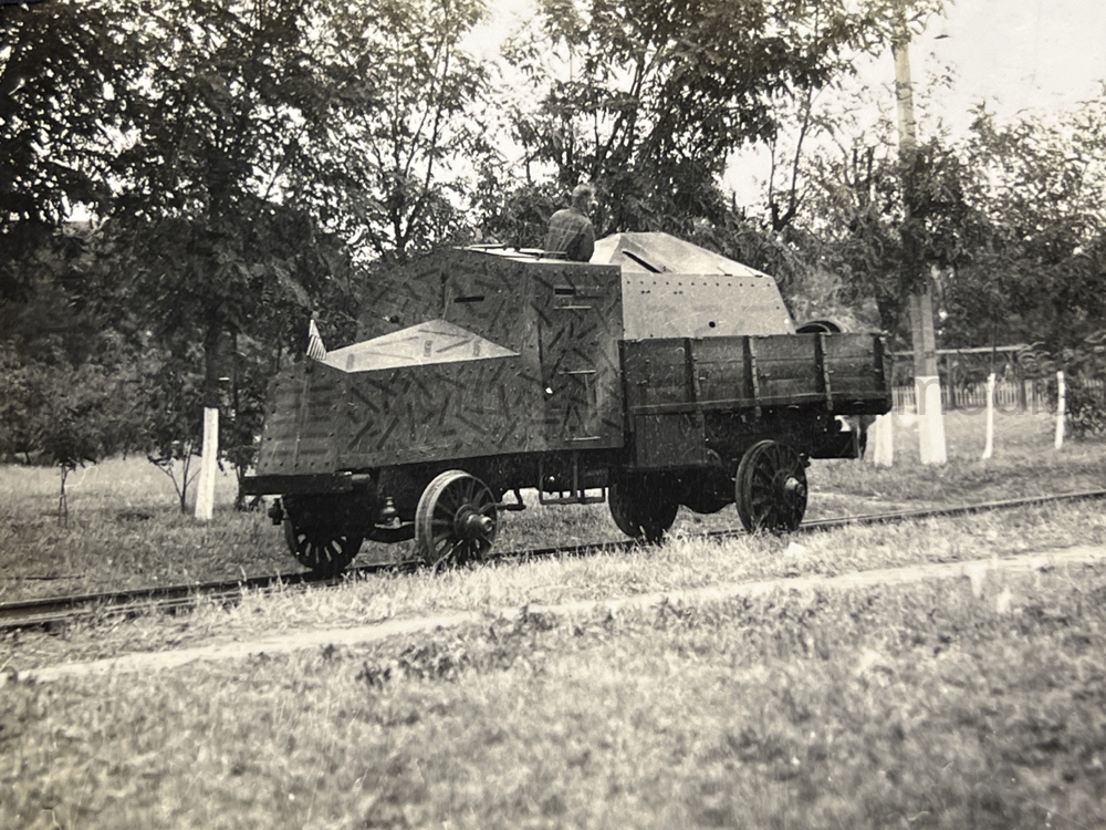 PHOTO ALBUM ESTATE OF LT. COL ADAM KOMOSA - COMMANDER CO. D, 504TH PIR, 82ND AIRBORNE