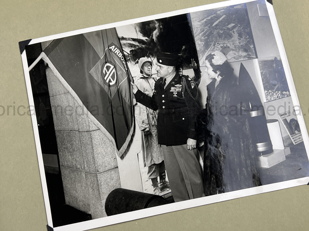 PHOTO ALBUM ESTATE OF LT. COL ADAM KOMOSA - COMMANDER CO. D, 504TH PIR, 82ND AIRBORNE