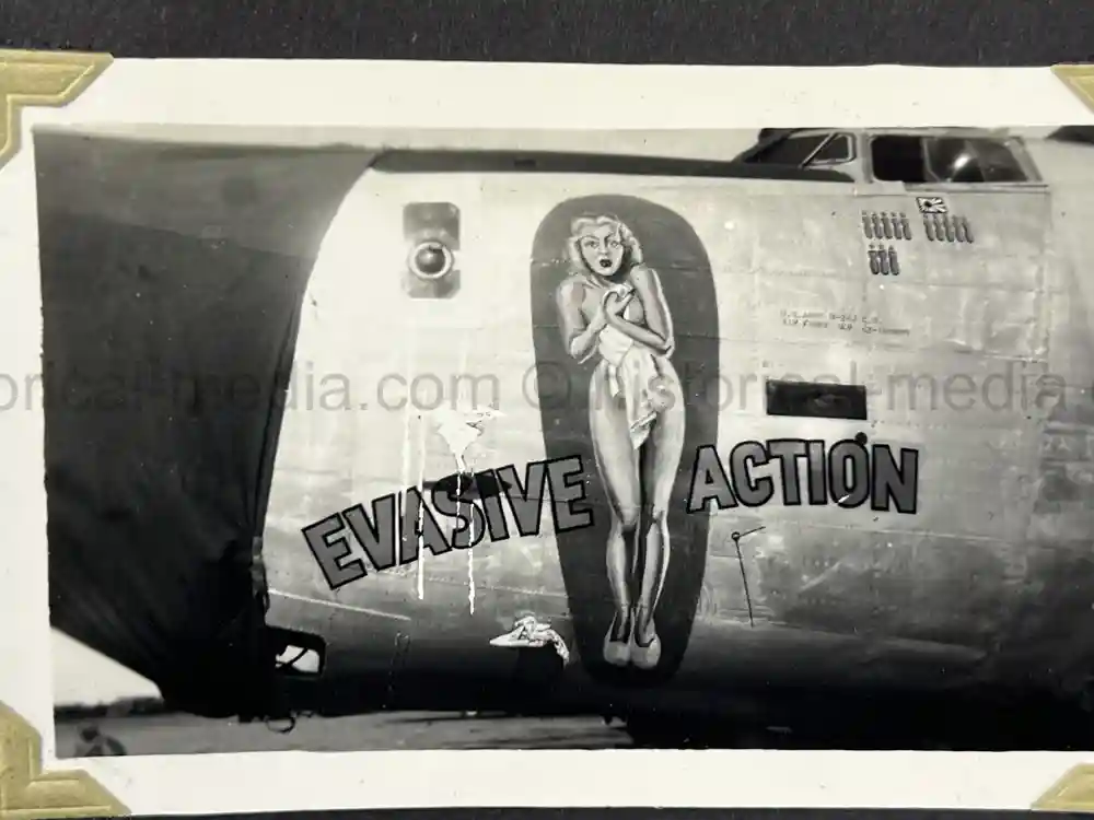 WWII USAAF PHOTO ALBUM - 30th BOMB GROUP - EXCELLENT NOSE ART PHOTOS! WWII USAAF PHOTO ALBUM - 30th BOMB GROUP - EXCELLENT NOSE ART PHOTOS!