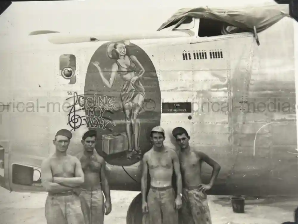 WWII USAAF PHOTO ALBUM - 30th BOMB GROUP - EXCELLENT NOSE ART PHOTOS! WWII USAAF PHOTO ALBUM - 30th BOMB GROUP - EXCELLENT NOSE ART PHOTOS!