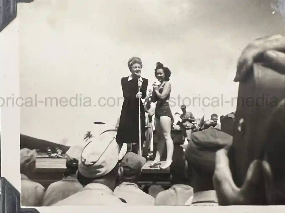 WWII USAAF PHOTO ALBUM - 30th BOMB GROUP - EXCELLENT NOSE ART PHOTOS! WWII USAAF PHOTO ALBUM - 30th BOMB GROUP - EXCELLENT NOSE ART PHOTOS!