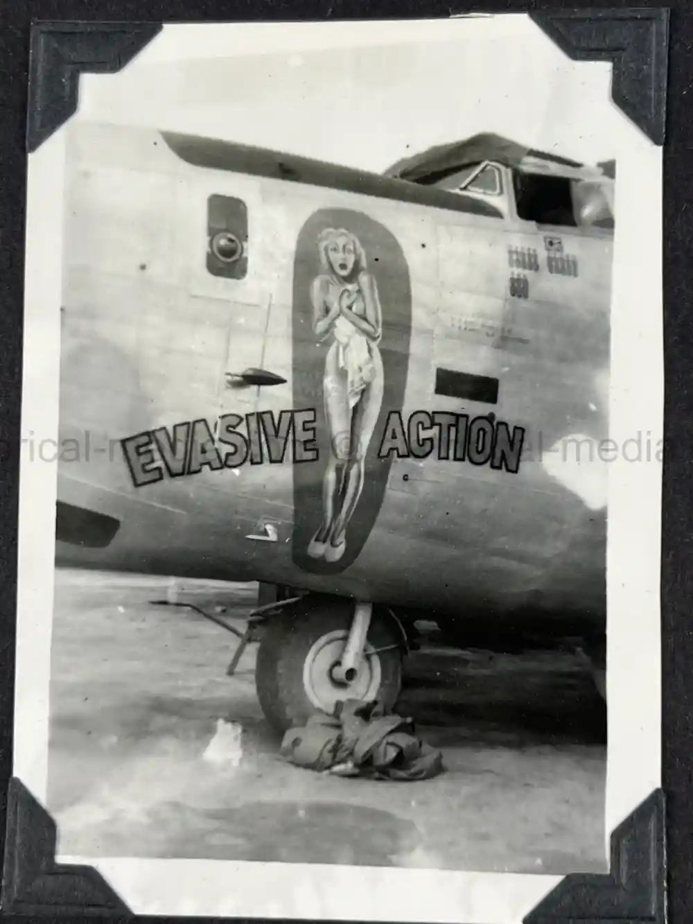 WWII USAAF PHOTO ALBUM - 30th BOMB GROUP - EXCELLENT NOSE ART PHOTOS! WWII USAAF PHOTO ALBUM - 30th BOMB GROUP - EXCELLENT NOSE ART PHOTOS!