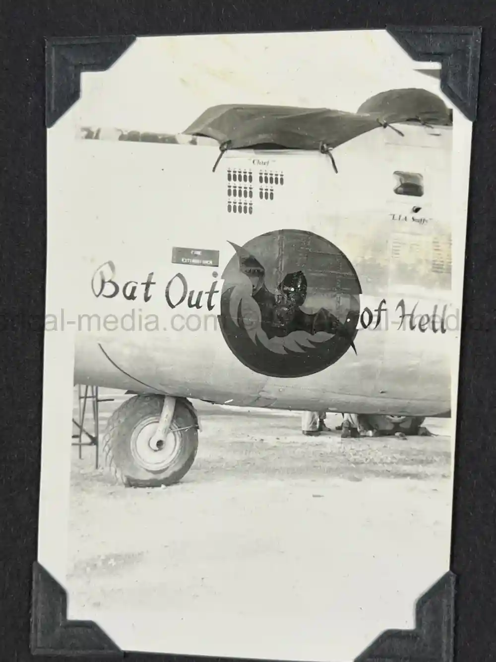 WWII USAAF PHOTO ALBUM - 30th BOMB GROUP - EXCELLENT NOSE ART PHOTOS! WWII USAAF PHOTO ALBUM - 30th BOMB GROUP - EXCELLENT NOSE ART PHOTOS!
