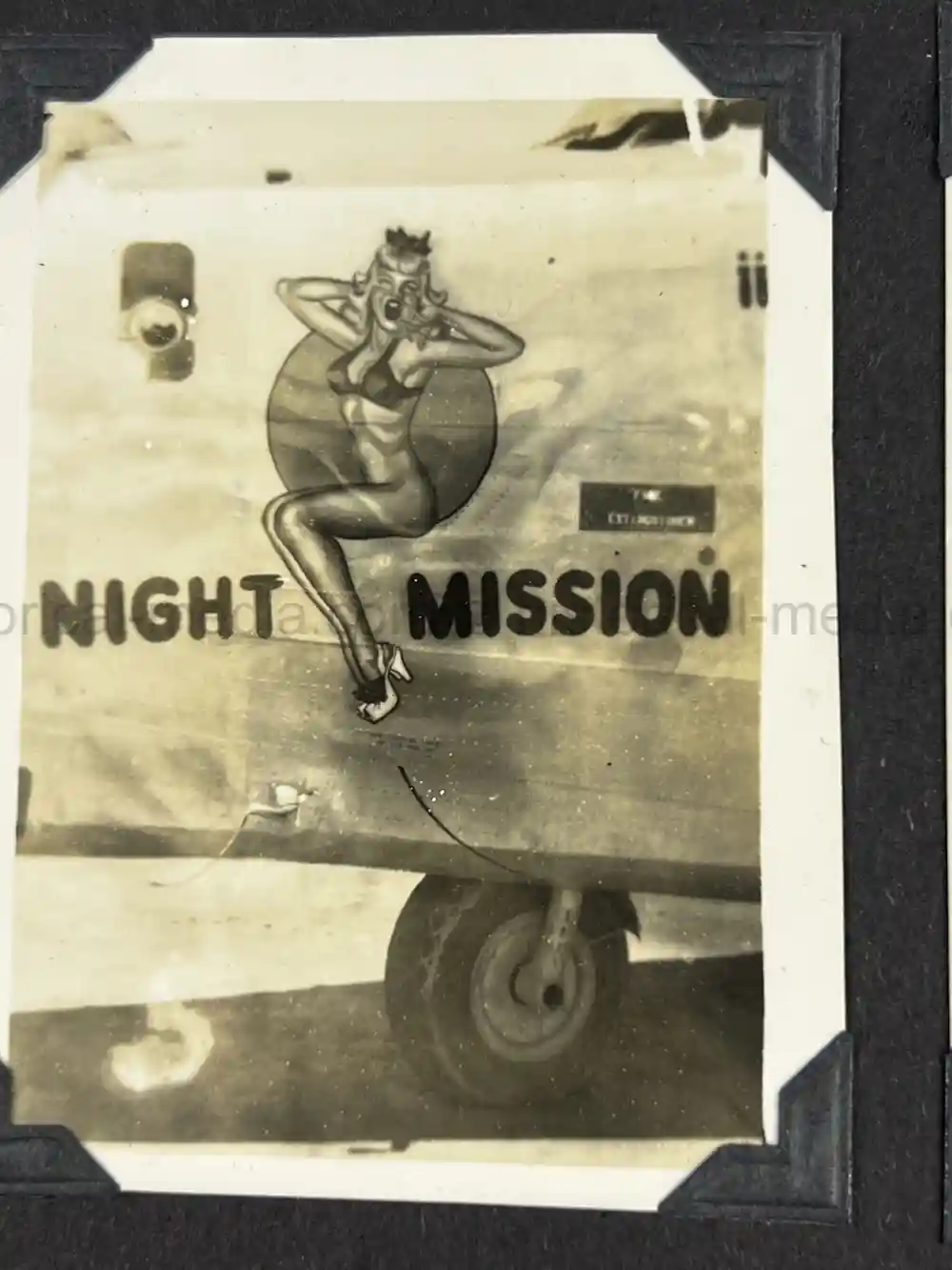 WWII USAAF PHOTO ALBUM - 30th BOMB GROUP - EXCELLENT NOSE ART PHOTOS! WWII USAAF PHOTO ALBUM - 30th BOMB GROUP - EXCELLENT NOSE ART PHOTOS!