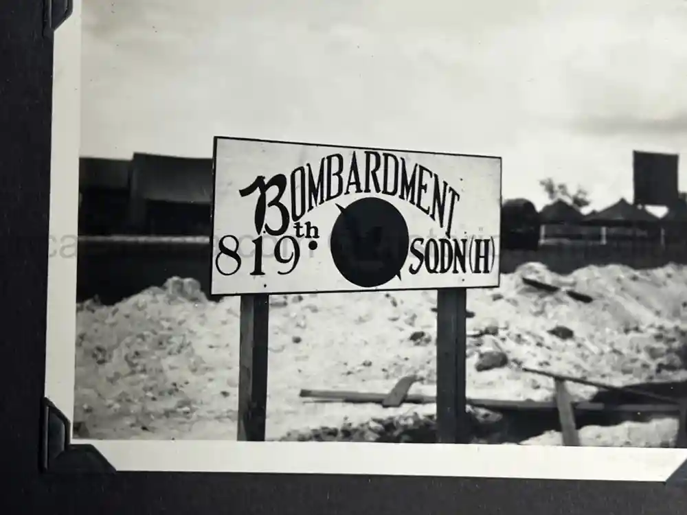 WWII USAAF PHOTO ALBUM - 30th BOMB GROUP - EXCELLENT NOSE ART PHOTOS! WWII USAAF PHOTO ALBUM - 30th BOMB GROUP - EXCELLENT NOSE ART PHOTOS!