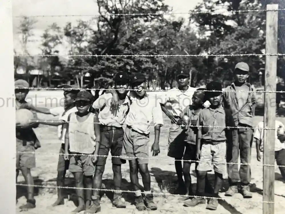 WWII USAAF PHOTO ALBUM - 30th BOMB GROUP - EXCELLENT NOSE ART PHOTOS! WWII USAAF PHOTO ALBUM - 30th BOMB GROUP - EXCELLENT NOSE ART PHOTOS!
