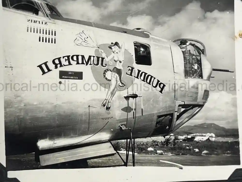 WWII USAAF PHOTO ALBUM - 30th BOMB GROUP - EXCELLENT NOSE ART PHOTOS! WWII USAAF PHOTO ALBUM - 30th BOMB GROUP - EXCELLENT NOSE ART PHOTOS!