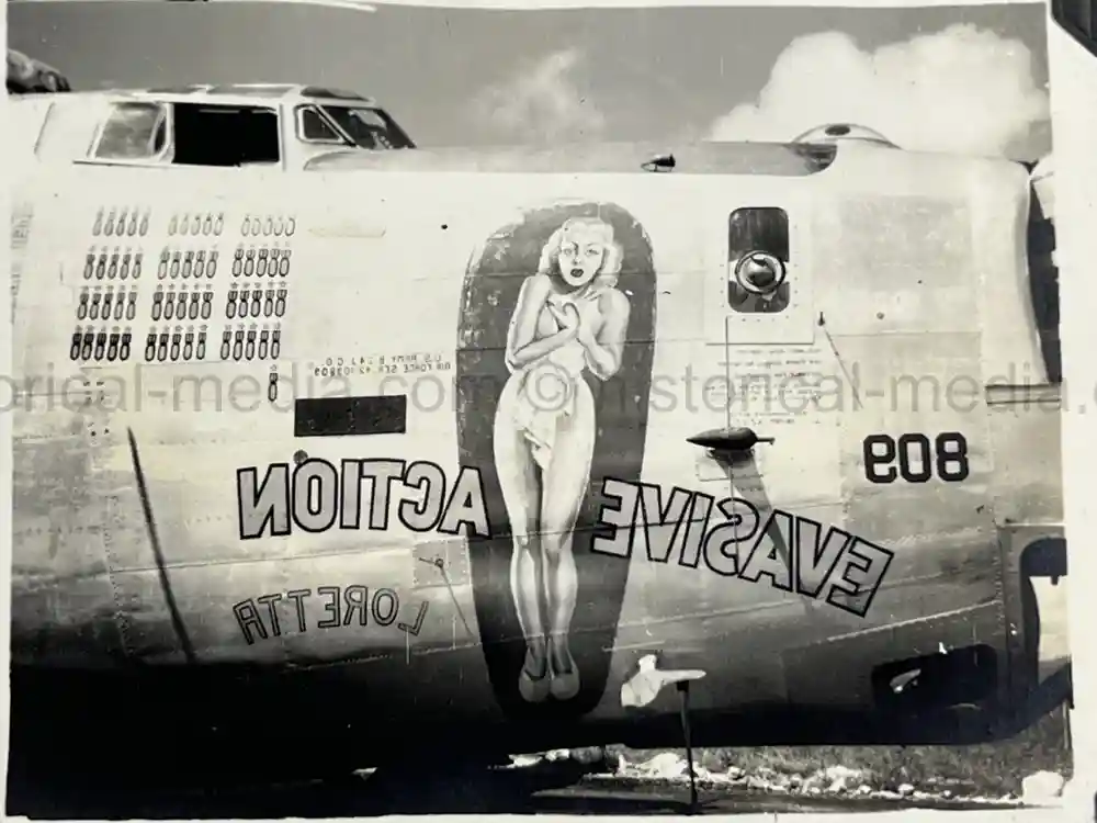 WWII USAAF PHOTO ALBUM - 30th BOMB GROUP - EXCELLENT NOSE ART PHOTOS! WWII USAAF PHOTO ALBUM - 30th BOMB GROUP - EXCELLENT NOSE ART PHOTOS!