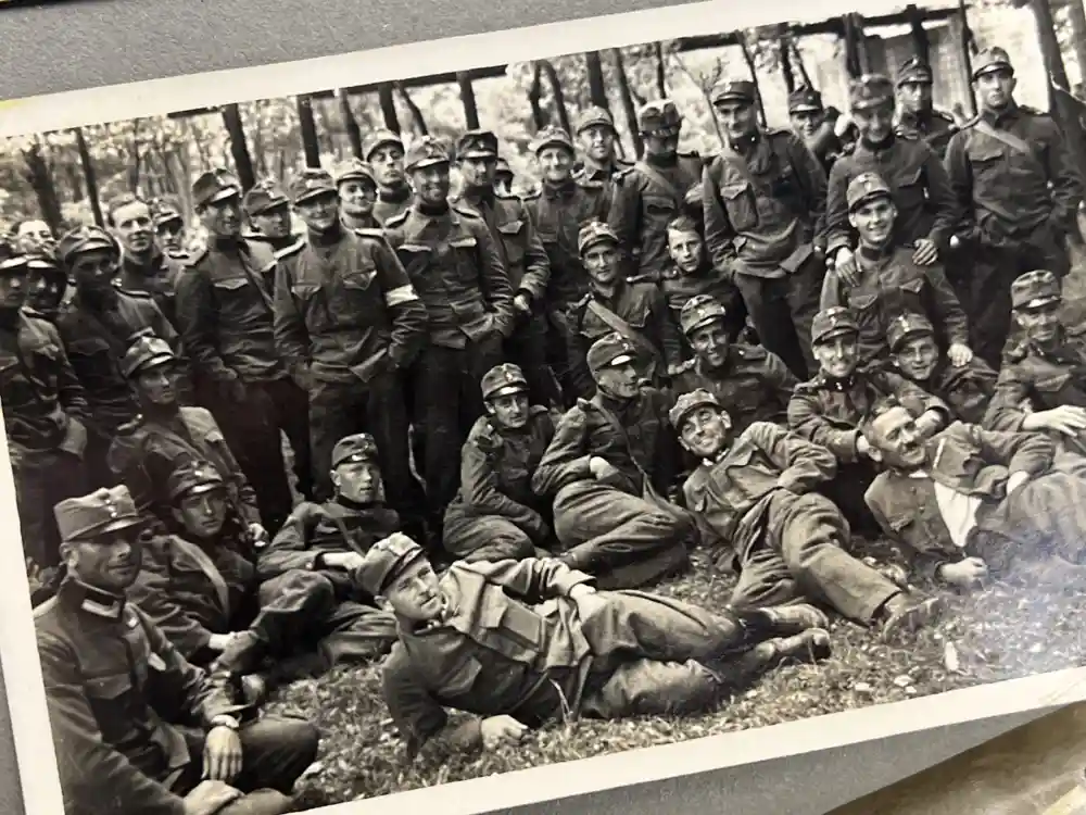 GERMAN WWII PHOTO ALBUM & DOCUMENT GROUPING - GEBIRGSJÄGER - KAMPFGRUPPE HAUPTMANN