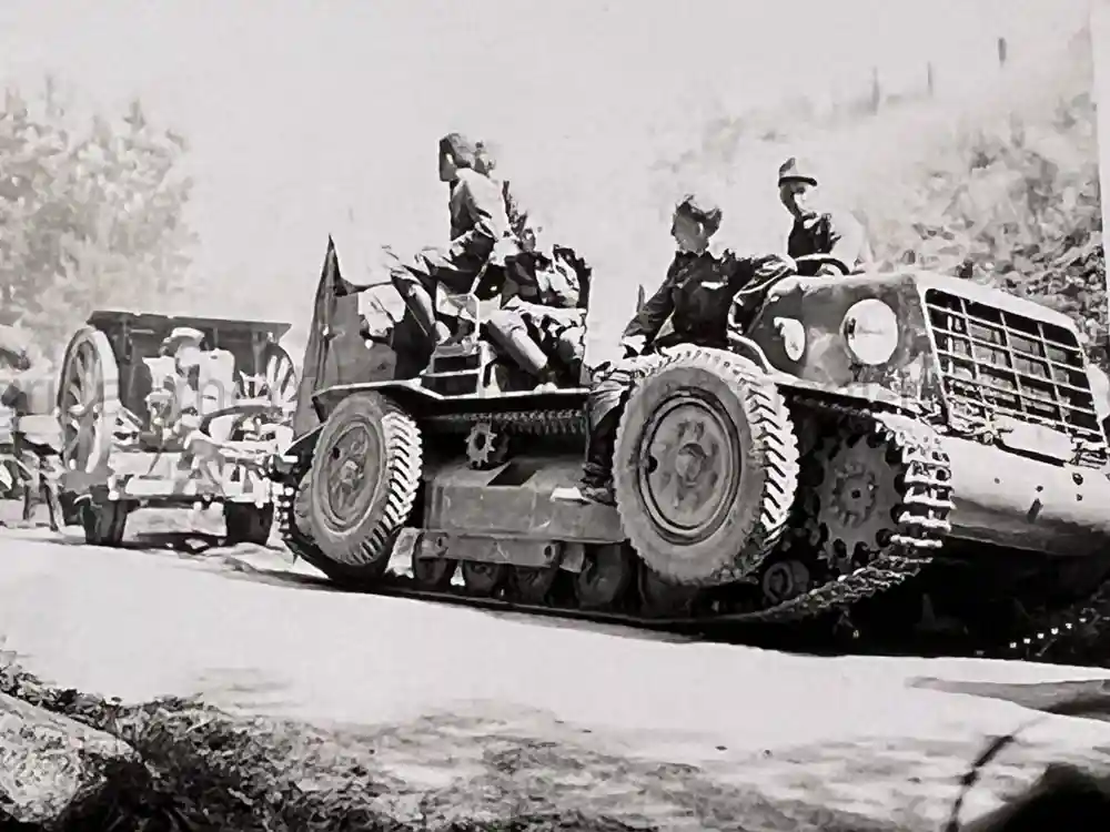 GERMAN WWII PHOTO ALBUM & DOCUMENT GROUPING - GEBIRGSJÄGER - KAMPFGRUPPE HAUPTMANN