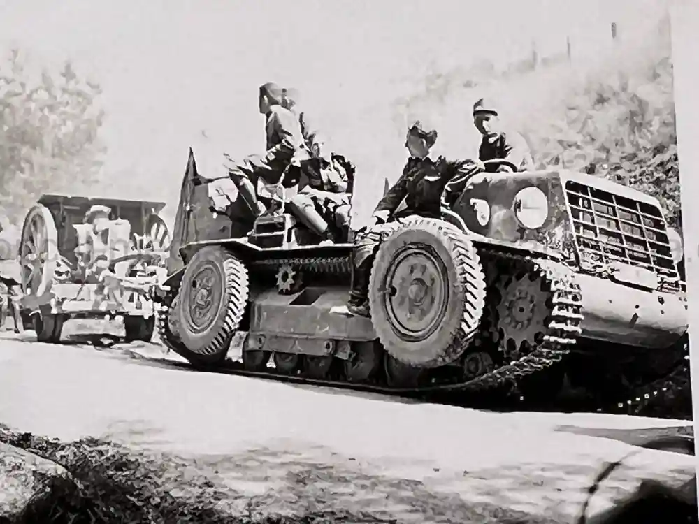 GERMAN WWII PHOTO ALBUM & DOCUMENT GROUPING - GEBIRGSJÄGER - KAMPFGRUPPE HAUPTMANN