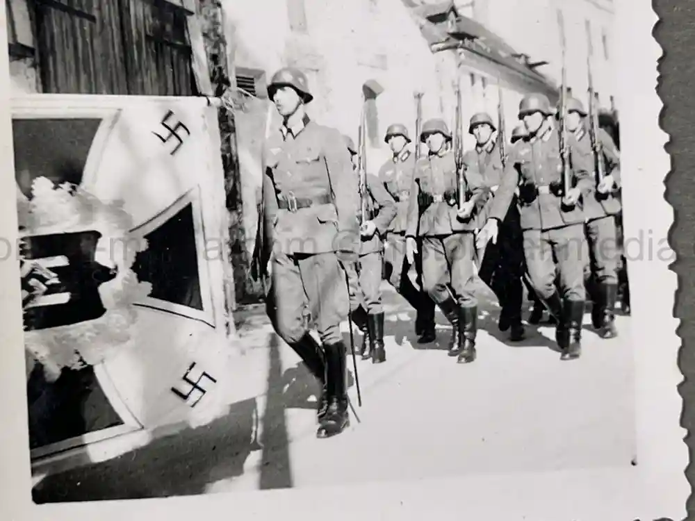 GERMAN WWII PHOTO ALBUM & DOCUMENT GROUPING - GEBIRGSJÄGER - KAMPFGRUPPE HAUPTMANN