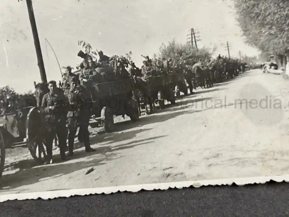 WWII GERMAN ARMY PHOTO ALBUM - POLAND, FRANCE, RUSSIA - GREAT COMBAT IMAGES!