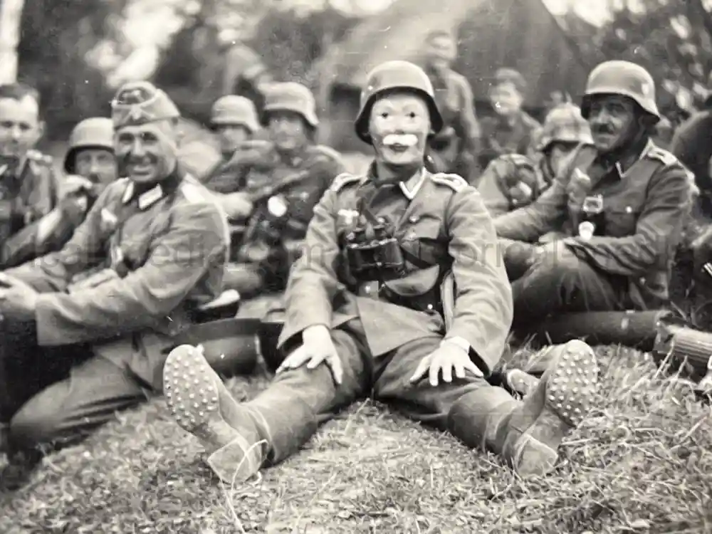 WWII GERMAN ARMY PHOTO ALBUM - POLAND, FRANCE, RUSSIA - GREAT COMBAT IMAGES!