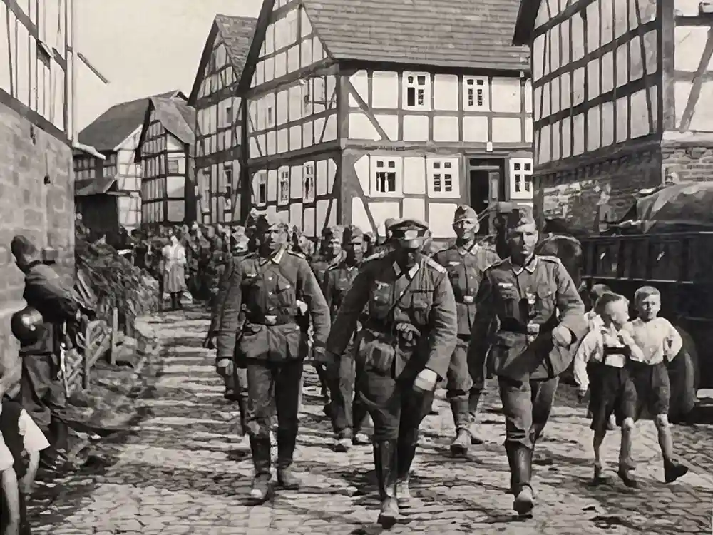 WWII GERMAN ARMY PHOTO ALBUM - POLAND, FRANCE, RUSSIA - GREAT COMBAT IMAGES!