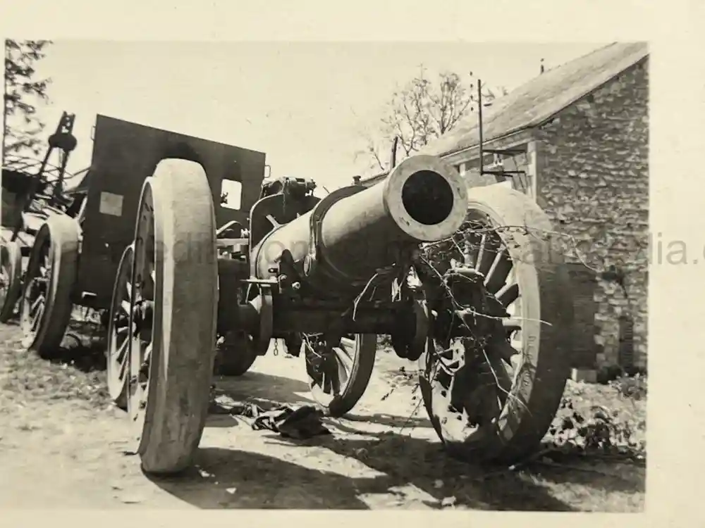 WWII GERMAN ARMY PHOTO ALBUM - POLAND, FRANCE, RUSSIA - GREAT COMBAT IMAGES!