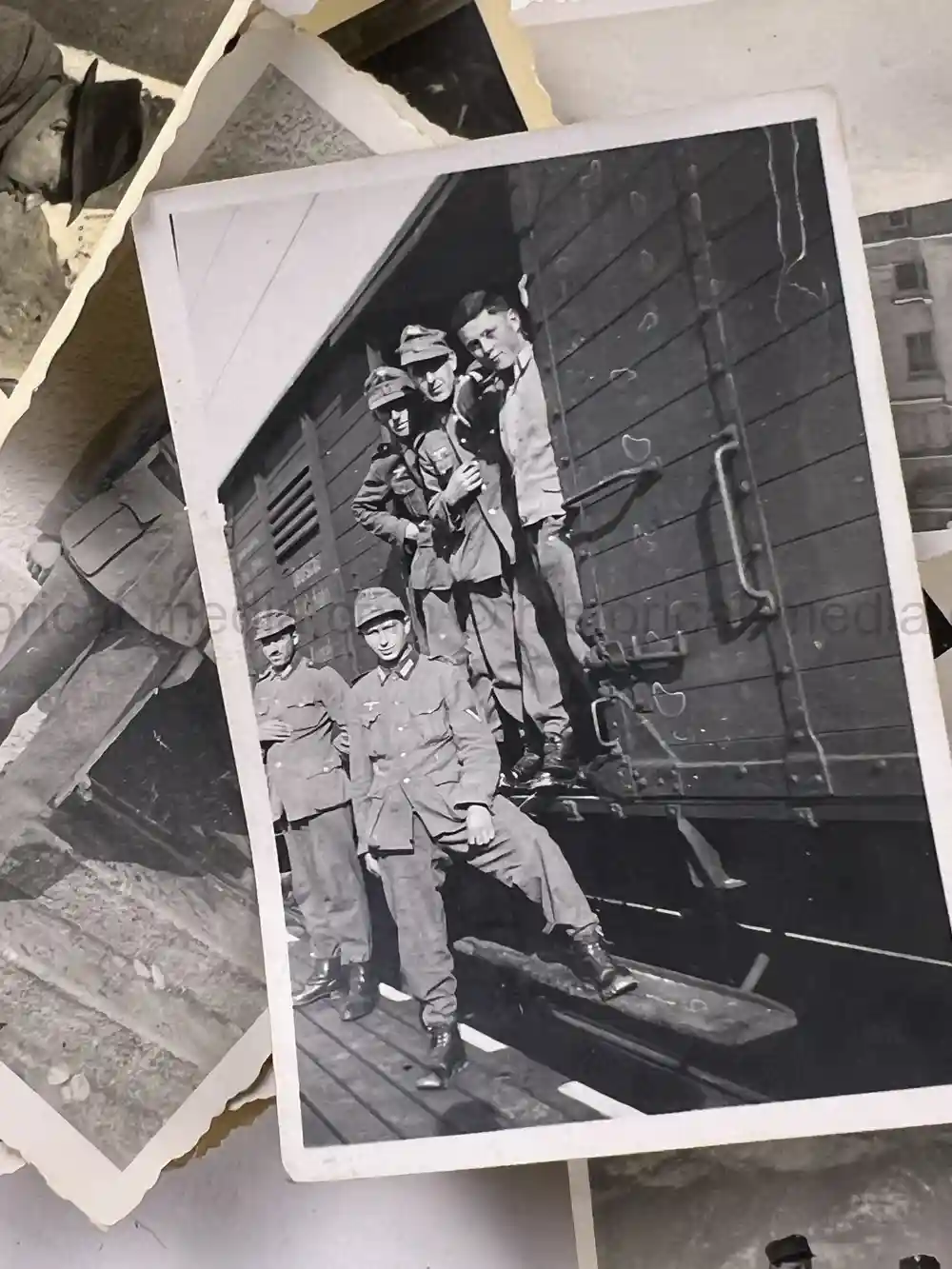 WWII GERMAN GEBIRGSJÄGER OFFICER PHOTO GROUPING - NORWAY, FINLAND