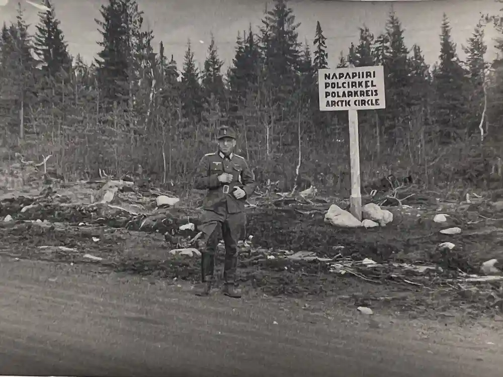 WWII GERMAN GEBIRGSJÄGER OFFICER PHOTO GROUPING - NORWAY, FINLAND