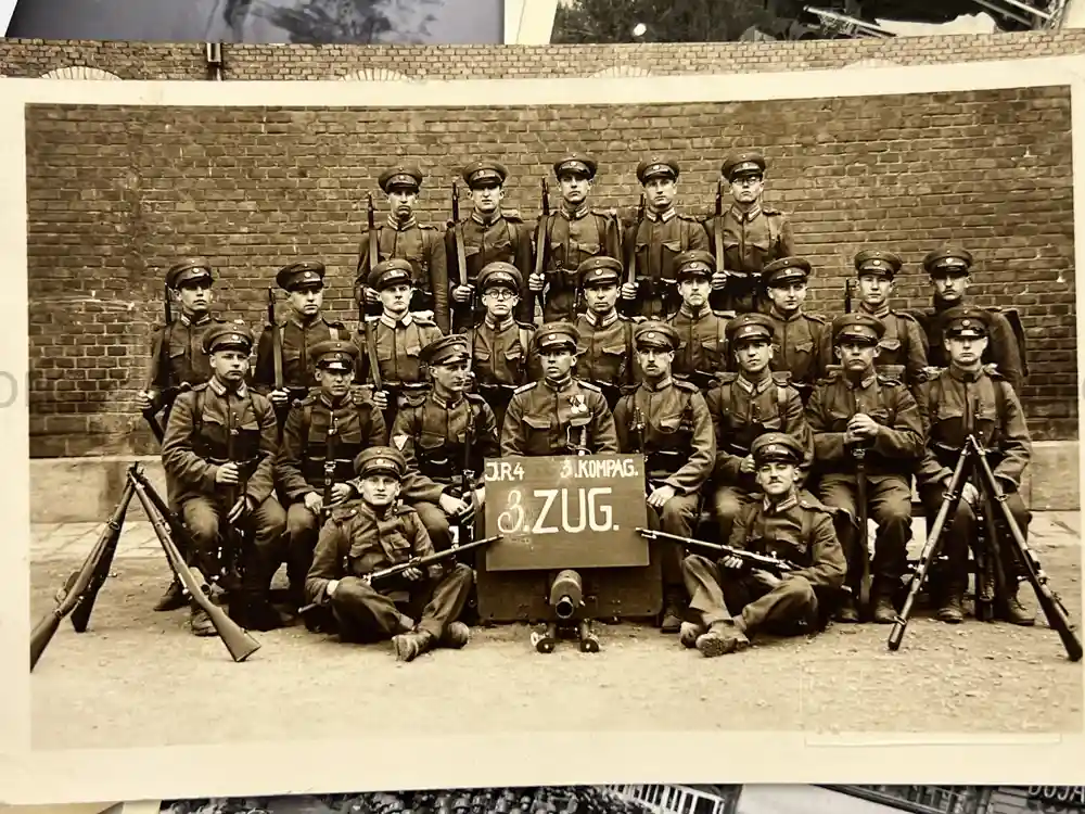 WWII GERMAN GEBIRGSJÄGER OFFICER PHOTO GROUPING - NORWAY, FINLAND